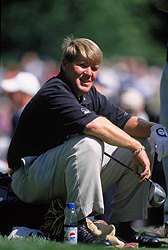 John Daly villitsi yleisön nousemalla kisan johtoon 57:n reiän jälkeen &copy Getty Images