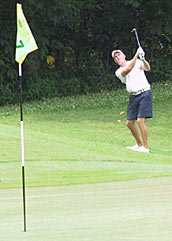 Toni Karjalainen nosti suomalaisten toiveita loppukierroksen kolmella birdiellä.