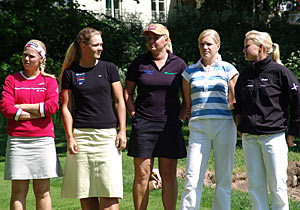 Minea Blomqvist, Jenni Kuosa, Pia Koivuranta, Ursula Wikström ja Riikka Hakkarainen saavat tuhansittain kannustajia Talin kentälle elokuun lopulla.