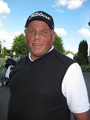 <b>Rask on pelannut useasti menestyksekkäästi Suomessa, kaudella 2008 hän lähti Challenge Tourin kisassa Lohjalla päätöspäivään kärkiryhmässä. Sade ja tuuli olivat pelaajien kiusana pro-am päivänä, ennuste ei ole kovin hyvä myöskään kisapäiville. Kotimaisista pelaajista voi suosikkien listalle nostaa ainakin kuusi nimeä. Kolme kisaa voittanut <b>Thomas Sundström</b> kantaa ykköstoivon viittaa, voittoja ovat kuluvalla kaudella Suomessa maistelleet myös <b>Toni Karjalainen, Jonas Haglund</b> sekä <b>Tuomas Pollari</b>. Ranskan amatöörimestari <b>Kalle Samooja</b> pelaa kotikentällään, samoin Ruotsin CT-kisassa 14:ksi sijoittunut <b>Joonas Granberg</b>. Thomas Sundström on suomalaisista ylivoimaisesti parhaissa asemissa Nordic Leaguen pisteissä, seitsemäntenä. Kauden päätteeksi viisi parasta saa kunnon kategorian Challenge Tourilla ja välttää samalla ET:n ensimmäiset esikarsinnat. Sundström voi pelata ilman paineita myös Vananlinnan kisaa silmälläpitäen.PGA:n mestaruus varmisti hänelle paikan kentälle jossa ”Tumppi” voitti vuonna 2007 Finnish Openin. Kaksi ensimmäistä päivää ovat pelaajille ja järjestäjille olosuhteidenkin vuoksi varsin pitkiä. Ensimmäiset startit ovat klo 7.00, viimeiset klo 16.00.  <span class=