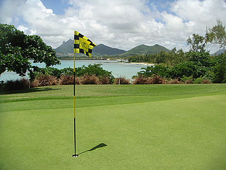 Mauritiuksella panostetaan golfturismiin. Kuva kauniilta, vaikealta Touessrokin kentältä