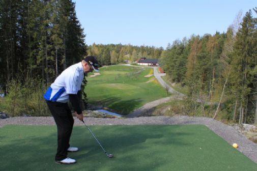 Aurinko Golf on vetänyt tänäkin vuonna hyvin aloittelijoita. Kuvassa toimitusjohtaja Antti Ahti.