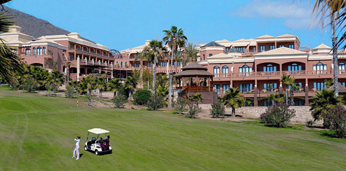 Las Madrigueras-hotelli tarjoaa huippuluokan asumista ja pelata voi Teneriffan suosituimmalla kentällä Golf Las Americasilla.