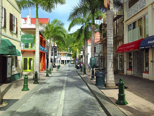 Philipsburgin kodikas pääkatu Frontstreet, St Maarten.