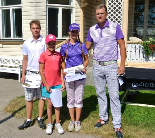 Messilä Golfin joukkueessa pelaavat Henri Vatanen (vas.), Emilia Torvinen, Tuuli Kilpeläinen ja PGA pro Marko Kumm.