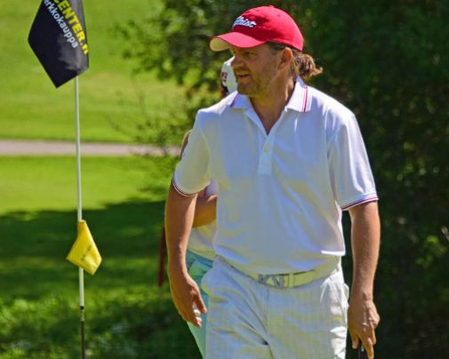 Petteri Oksanen on ollut pitkään mukana kotikaupunkinsa Hyvinkään golftoiminnassa. Nyt hän luotsaa Kaakon Golfia.