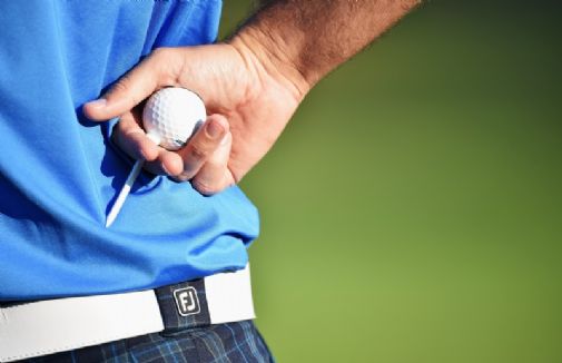 Golfpallo odottaa tiiausta Etelä-Afrikan mestaruuskisoissa tammikuussa 2015. Kuva: Getty Images