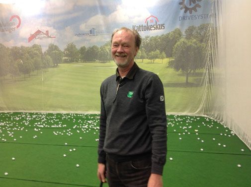 Golfvalmennusta jo vuodesta 1984. Juha Pentikäinen aloitti uransa Tammer Golfissa, nykyisin hän jakaa oppejaan kesäkaudella Nokia River Golfissa.