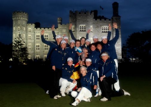 Euroopan joukkue juhli pitkään ja hartaasti niukkaa voittoaan Irlannissa vuonna 2011<212
