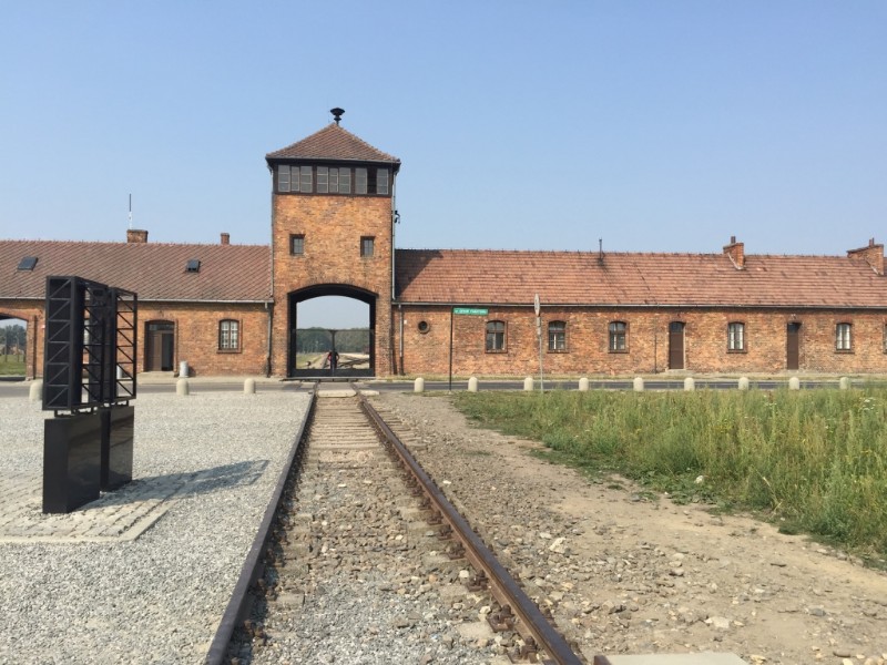 Vierailu Auschwitz-Birkenaussa on pysäyttävä kokemus.