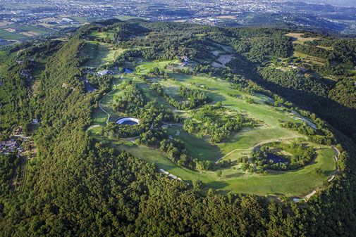Golf Club Colli Berici lukeutuu kenttiin, joilta avautuu hulppeat maisemat moneen suuntaan.