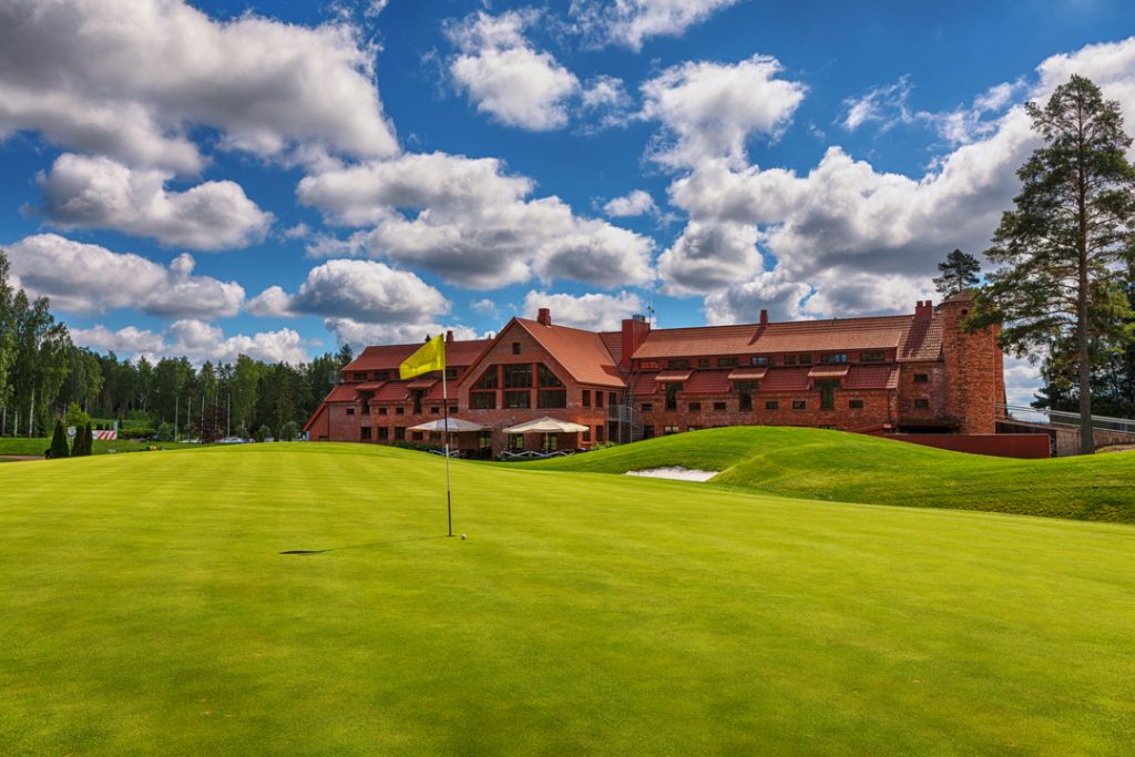 Linna Golf pärjää rankingeissa ja asiakaskyselyissä, vaikka greenfeen hinta  on noussut 